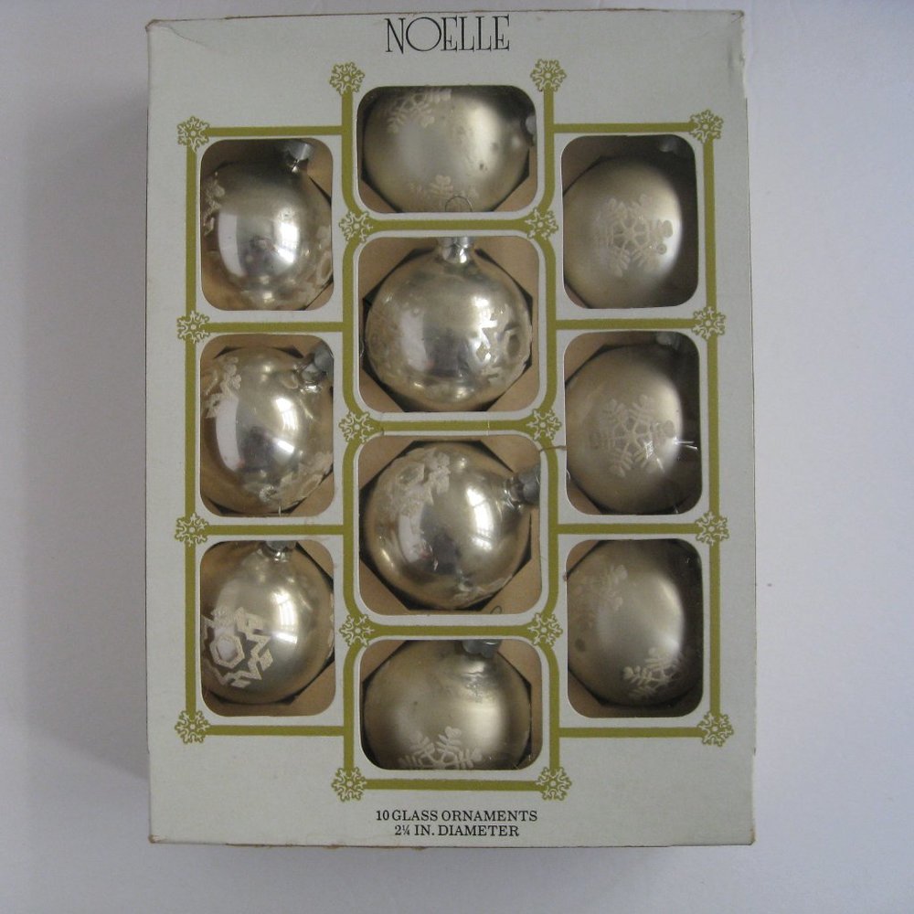 Noelle Glass Ornaments Box of 10 Silver Stencil Coconut Mica Christmas Balls Vtg